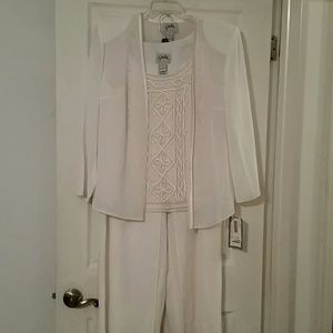 Juilia Cream 3pc pant suit sz 14W